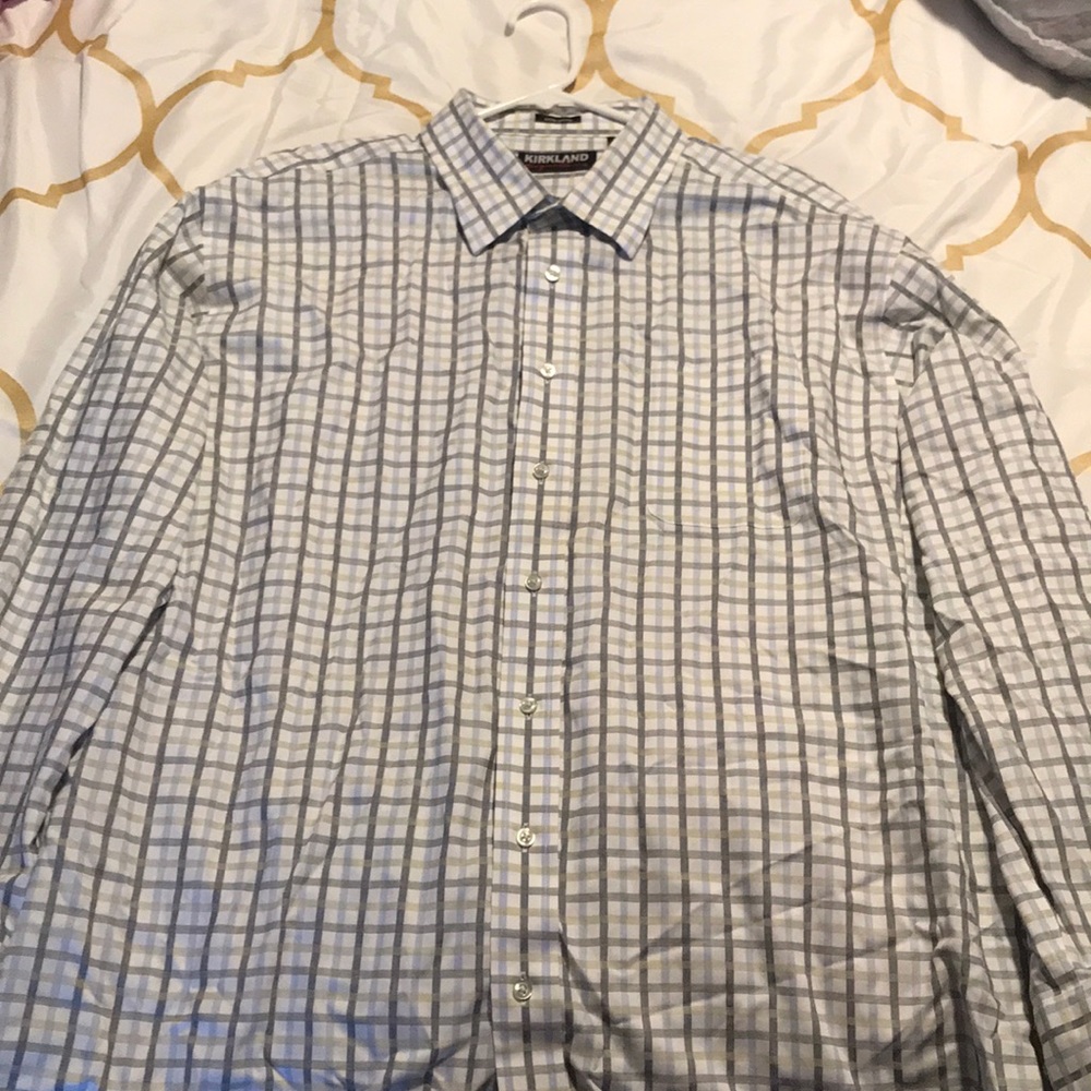 A long sleeve shirt